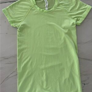 lululemon athletica Bright Green Swiftly Tech Short Sleeve Tee Size 4